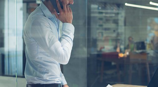 Homme au travail